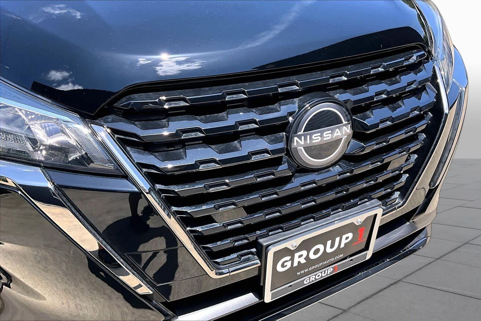 Used 2024 Super Black Nissan SR image 29