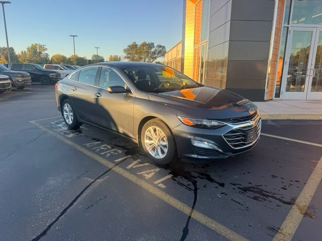 Used 2019 Chevrolet Malibu 1LT with VIN 1G1ZD5ST5KF200624 for sale in Plymouth, WI