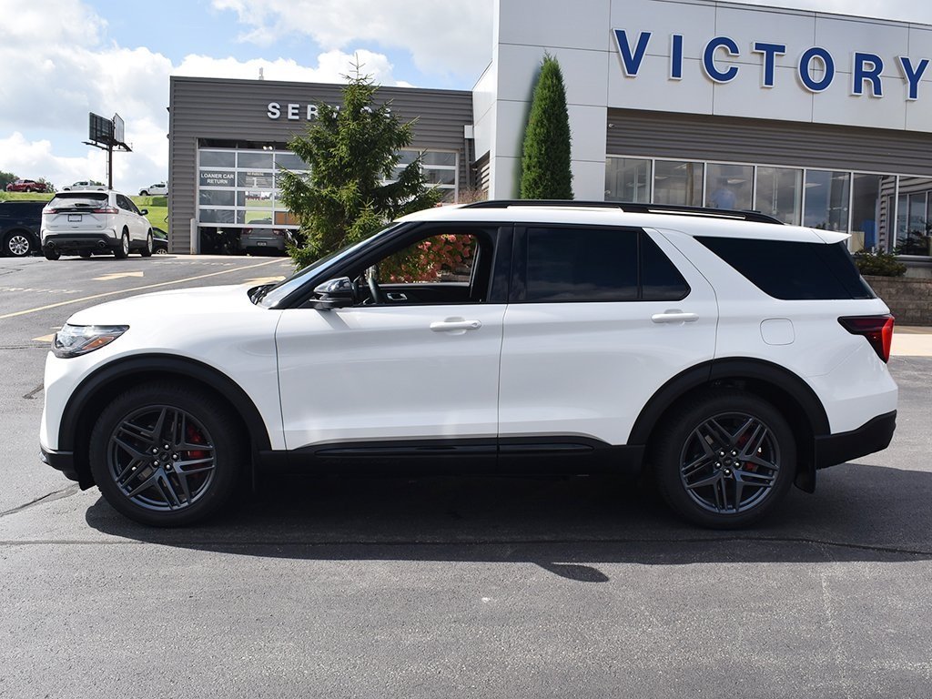 2025 Ford Explorer ST photo 2