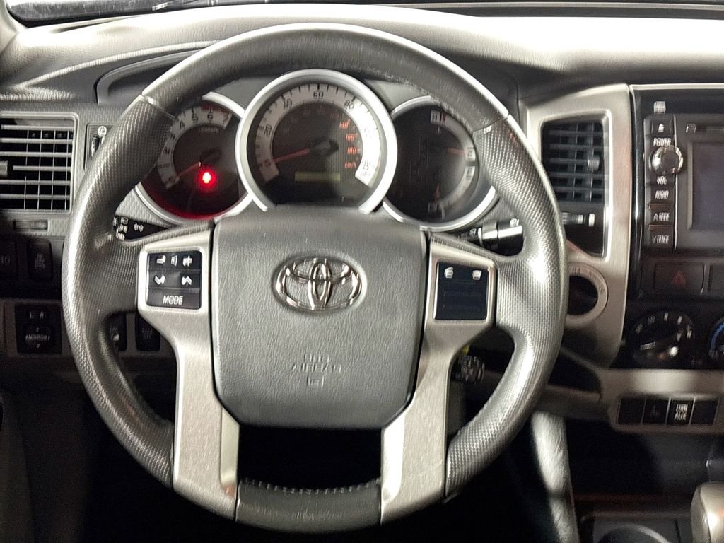 Used 2013 Green Toyota Base image 13
