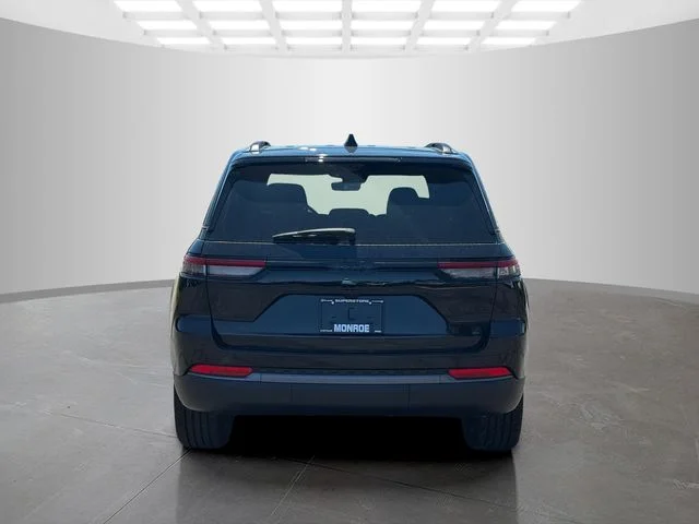 New 2026 Diamond Black Crystal Pearl-Coat Exterior Paint Jeep 85th Anniversary Edition image 6