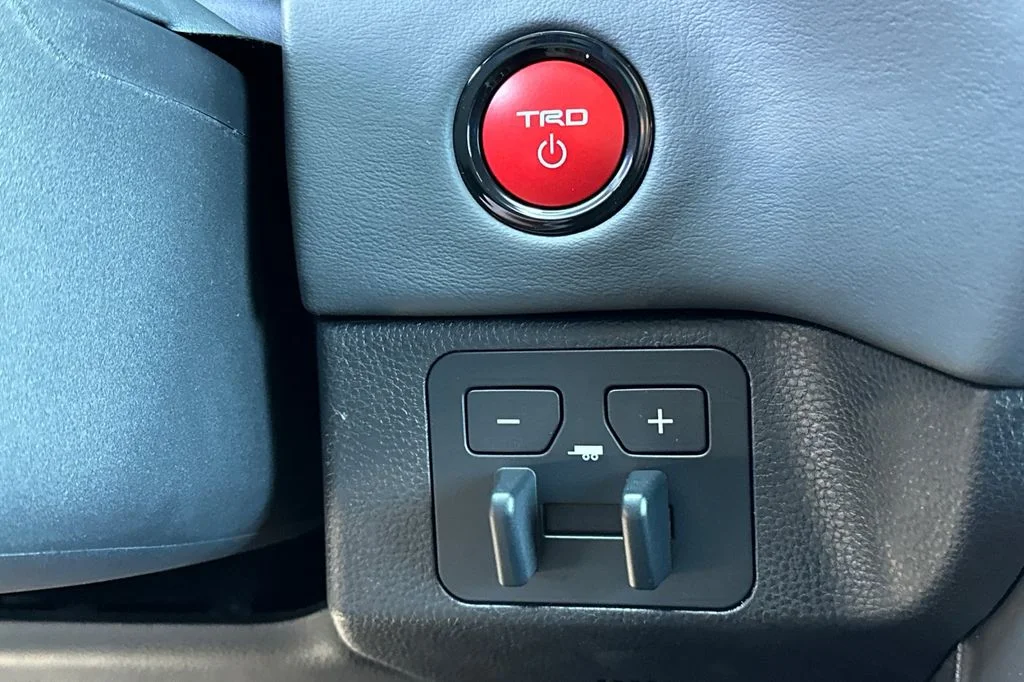New 2026 Wind Chill Pearl <sup>1</sup> Toyota  Platinum image 23