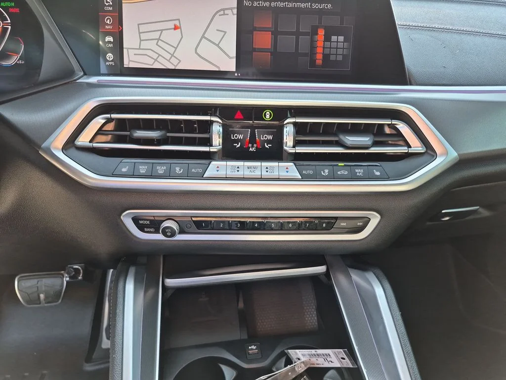 Used 2021 Red BMW xDrive40i image 33