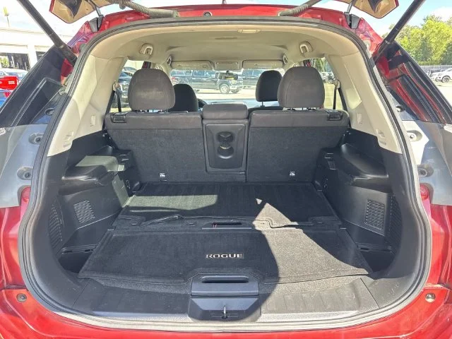 Used 2016 Red Nissan SV image 29