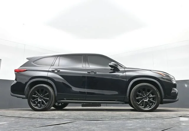 Used 2021 Black Toyota XLE image 40