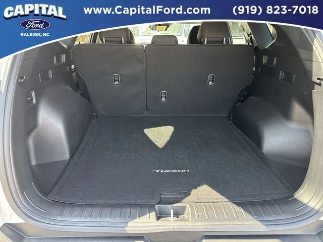 Used 2023 White Hyundai SEL image 16
