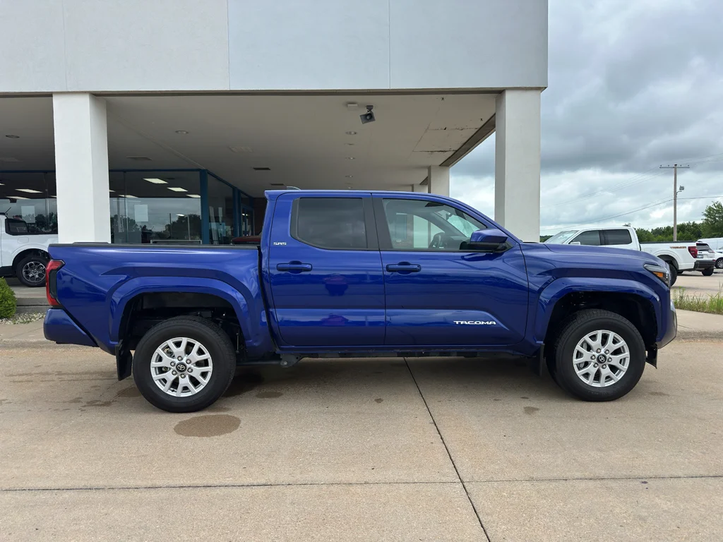 Used 2024 Blue Crush Metallic Toyota SR5 image 11