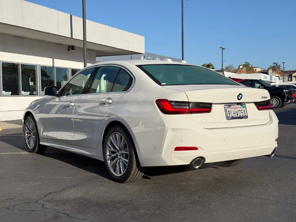 Used 2024  BMW NA image 9