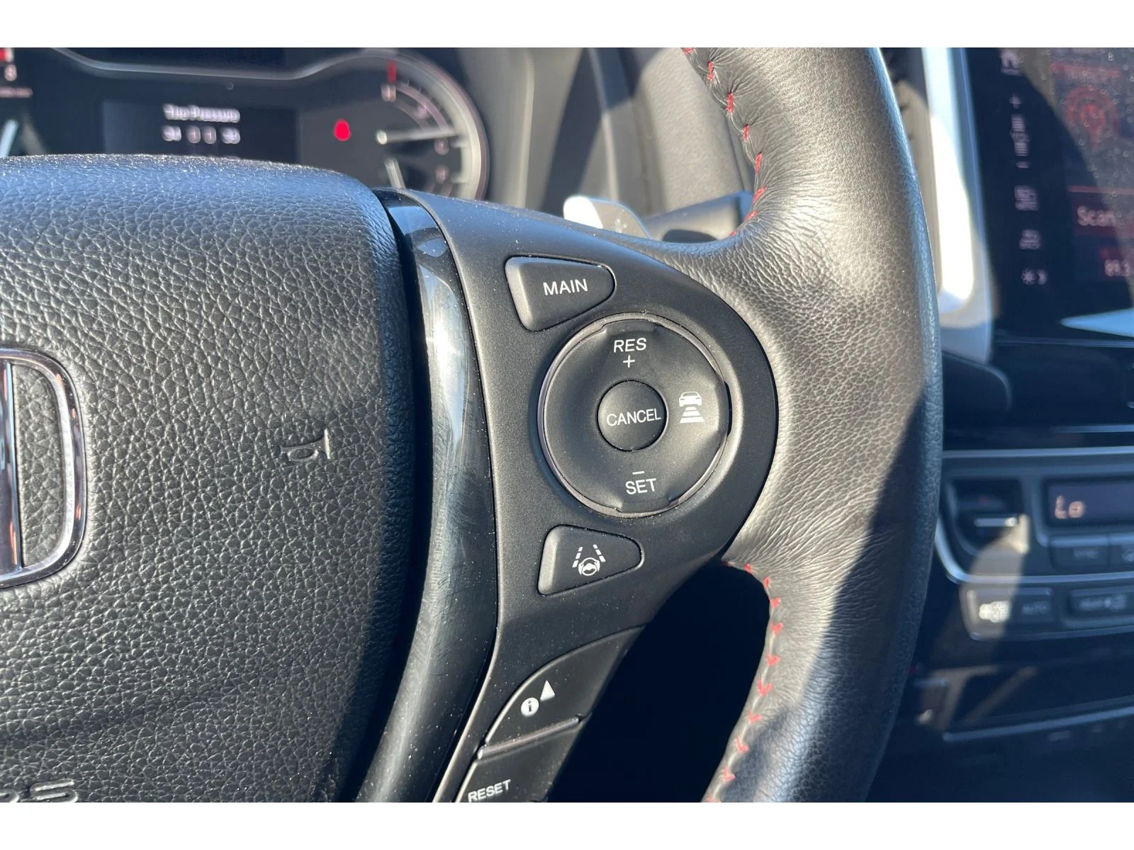 Used 2020 Crystal Black Pearl Honda Black Edition image 34