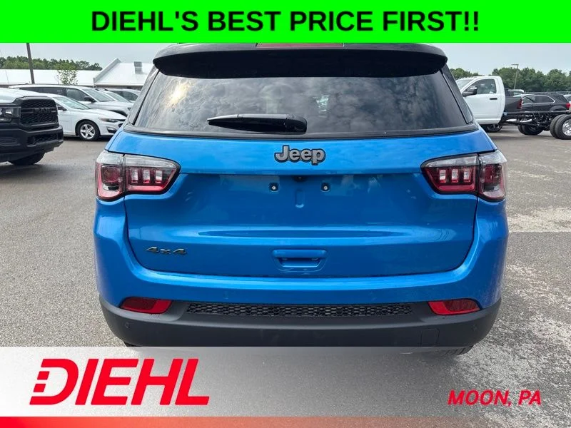New 2026 Hydro Blue Pearl-Coat Exterior Paint Jeep Limited image 4