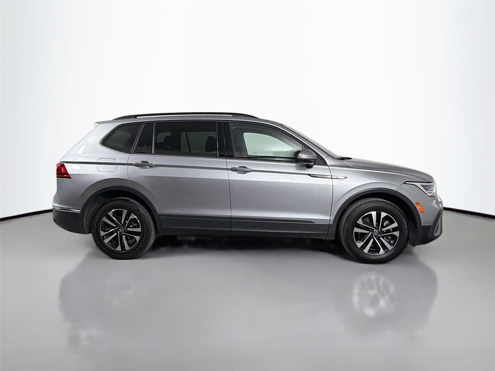 Used 2022  Volkswagen S image 5