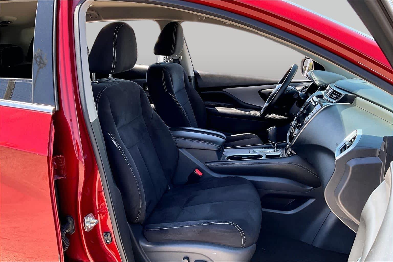 Used 2020 Cayenne Red Metallic Nissan SV image 9