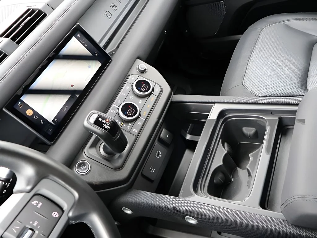 2022 Land Rover Defender X-Dynamic S - Photo 18