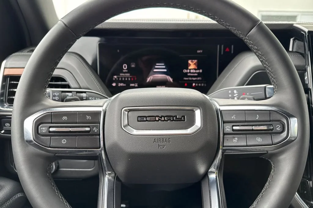 2025 GMC Yukon XL Denali - Photo 25