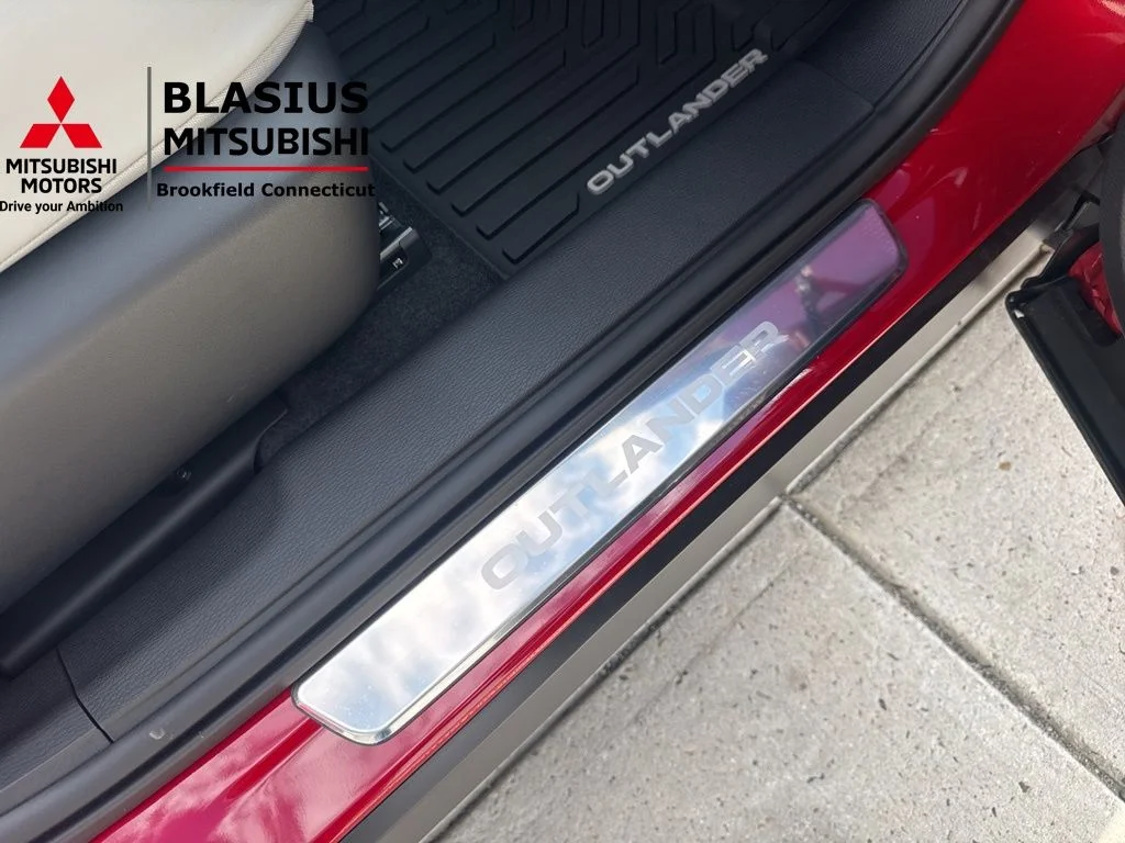 New 2026 Red Mitsubishi SE image 24