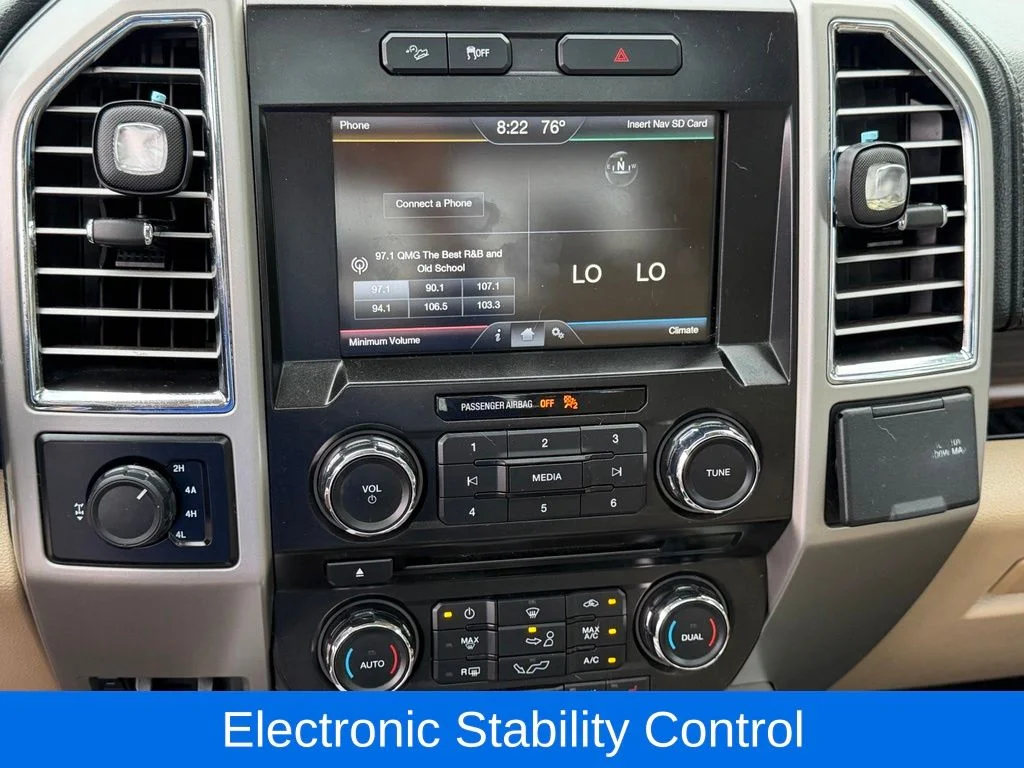 Used 2015 White Ford Lariat image 30
