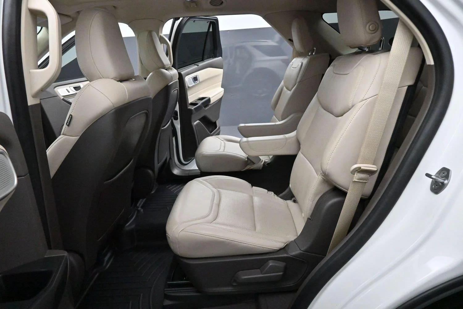 Used 2020 Star White Metallic Tri-Coat Ford Platinum image 31