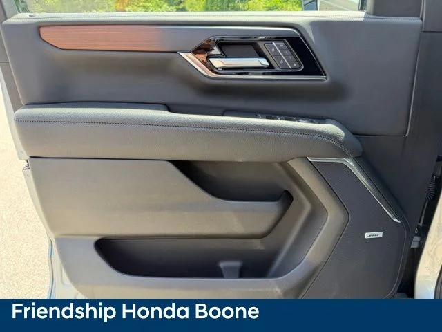Used 2025 Silver GMC Denali image 14