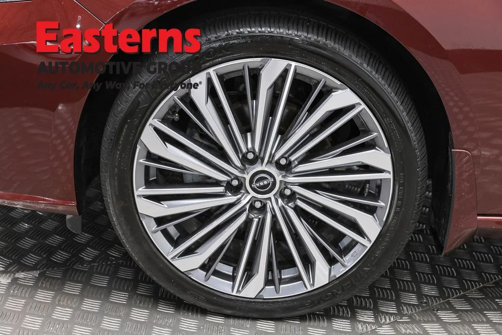 Used 2024 Red Nissan 2.5 SL image 32