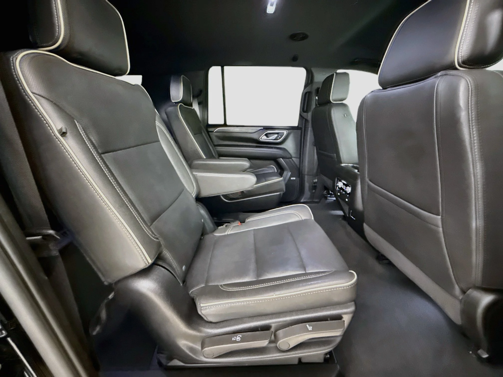 Used 2024 Onyx Black GMC SLT image 30
