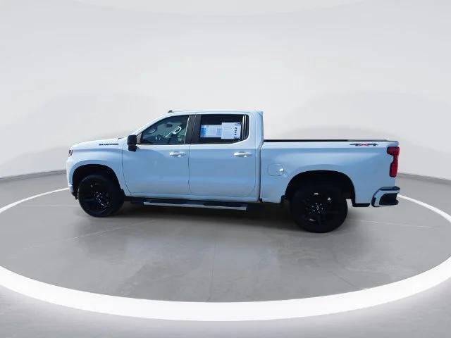 Used 2022 White Chevrolet RST image 6