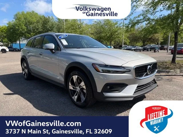 2025 Volvo V60 Cross Country B5 Plus AWD's photo