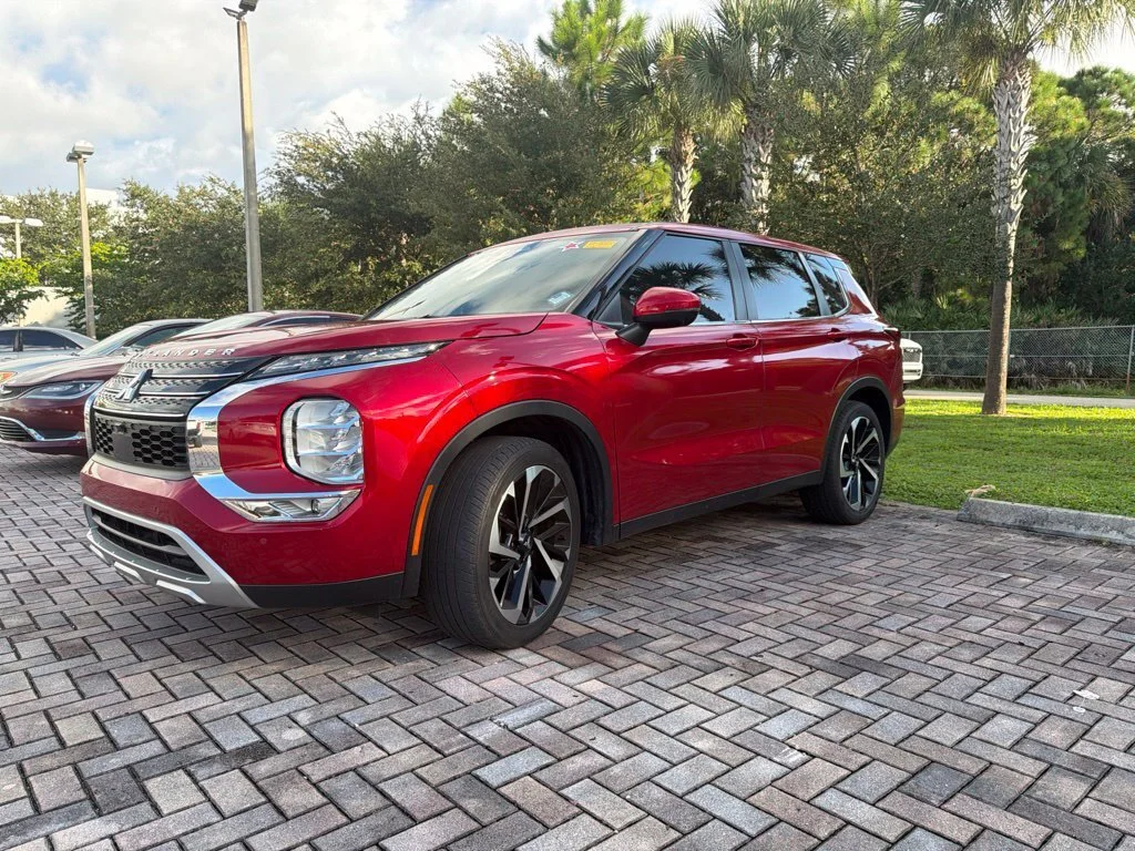 2024 Mitsubishi Outlander SE