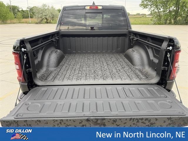 New 2026 Diamond Black Crystal Pearl-Coat Exterior Paint RAM Laramie image 7