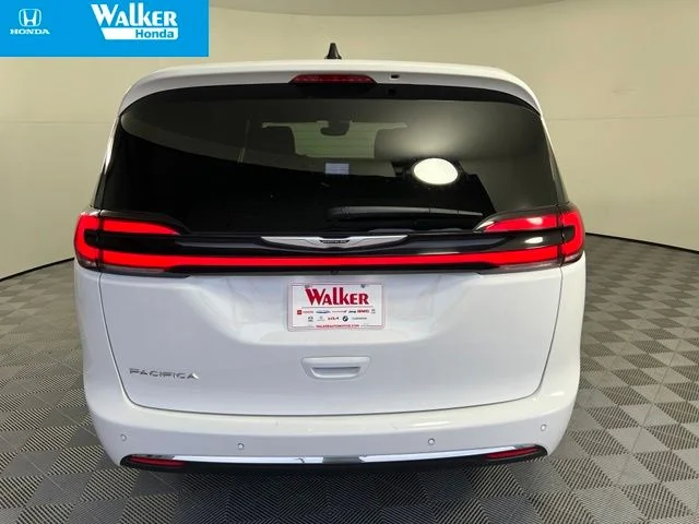 2025 Chrysler Pacifica Select - Photo 6