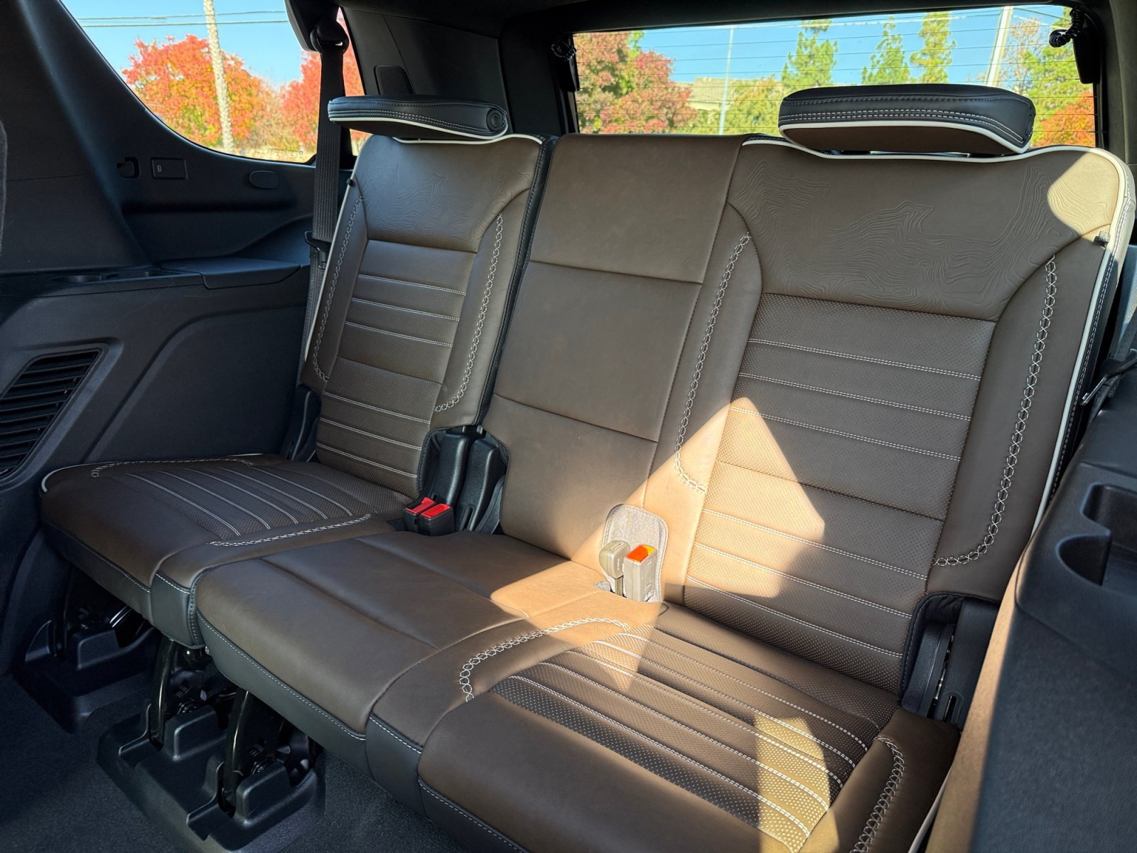 2025 GMC Yukon Denali Ultimate - Photo 21
