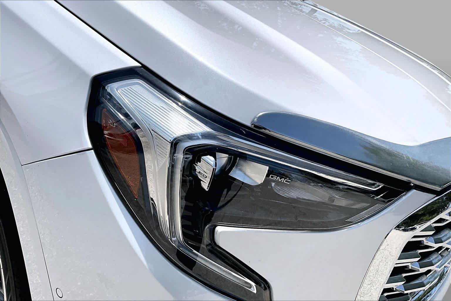 Used 2020 White Frost Tricoat GMC Denali image 28