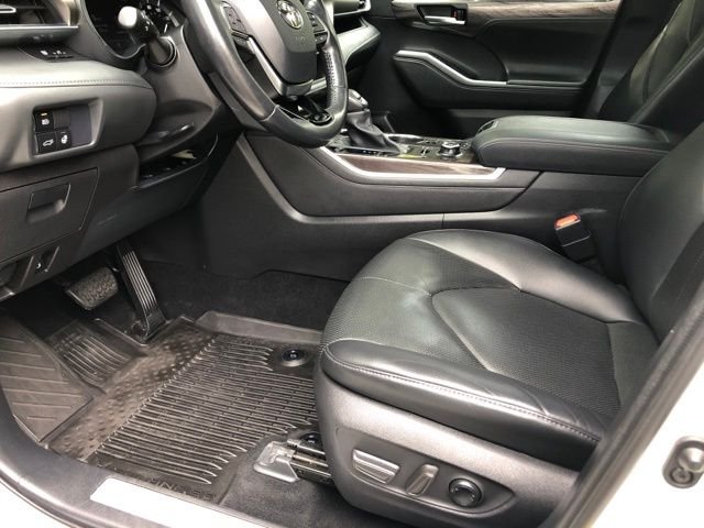 Used 2021 Blizzard Pearl Toyota Limited image 23