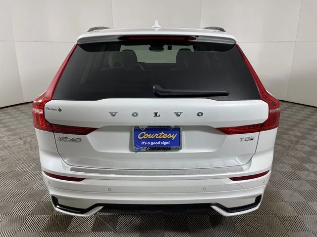 Certified Used 2025 Crystal White Volvo Core image 11