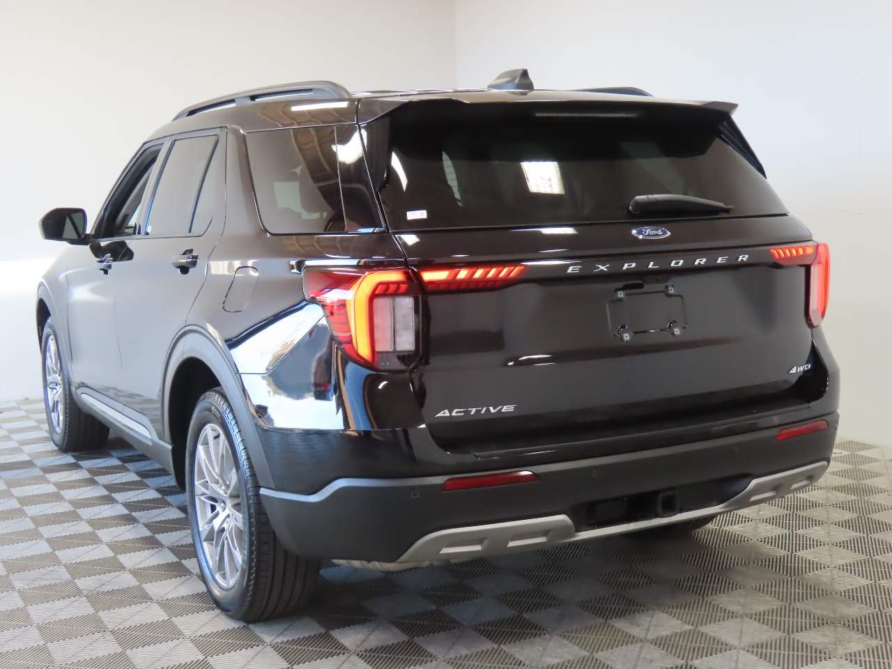 Used 2025 Agate Black Ford Active image 3