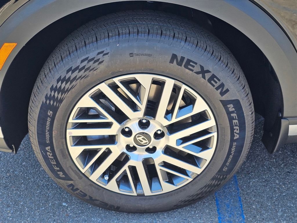 New 2026 Black Hyundai SEL Premium image 9