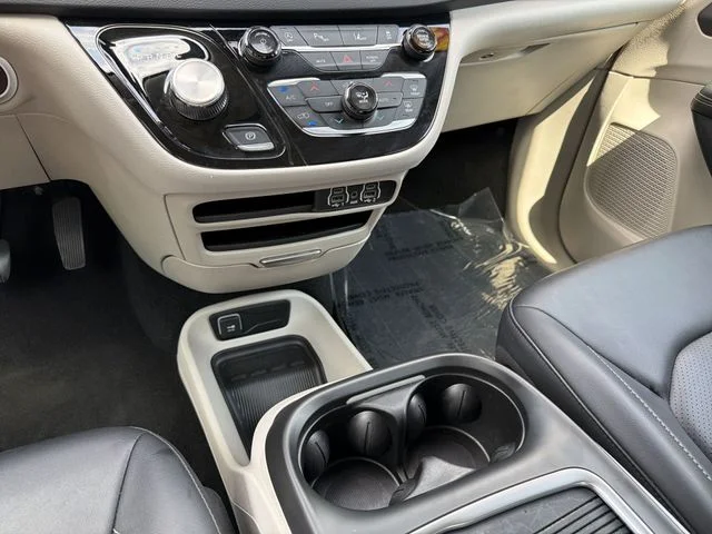 Used 2024 White Chrysler Touring L image 23