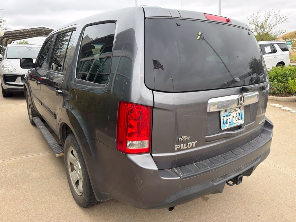 Used 2015  Honda LX image 2