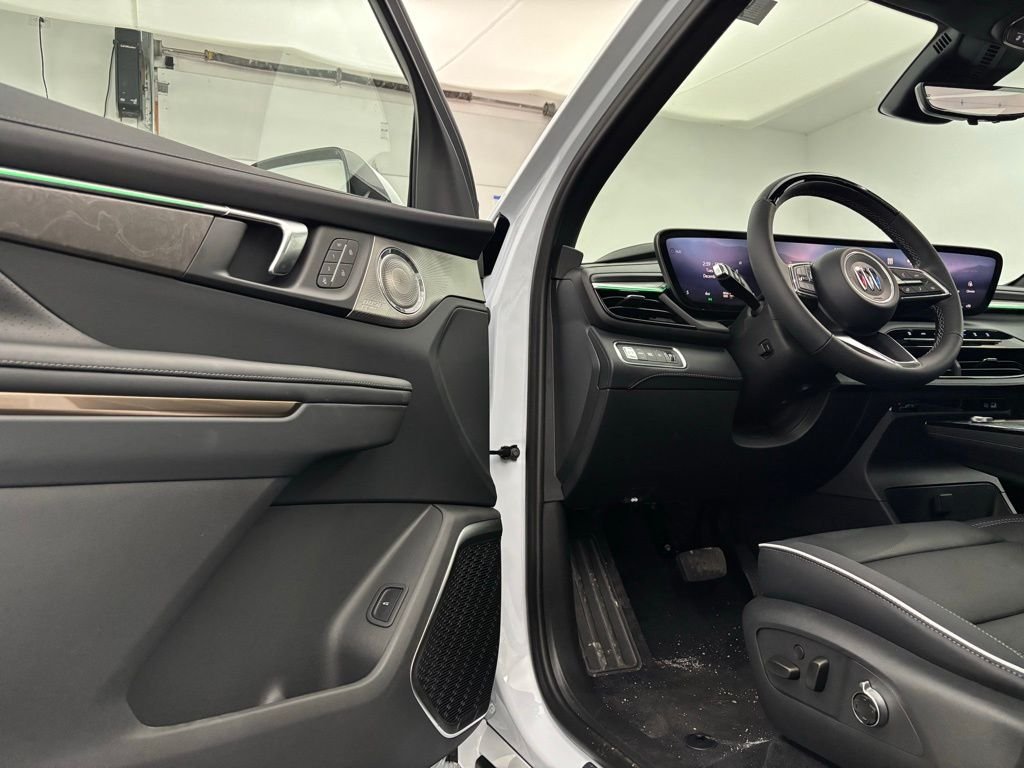 New 2026 Iridescent White Tricoat Buick Avenir image 20