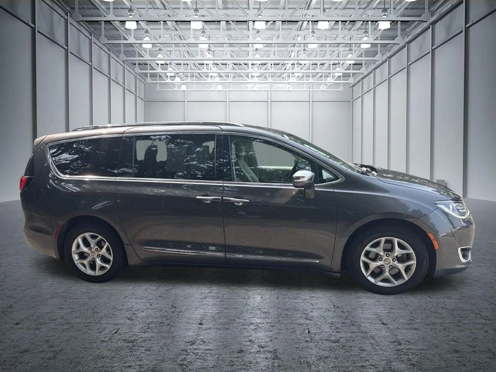 Used 2020 Gray Chrysler Limited image 6