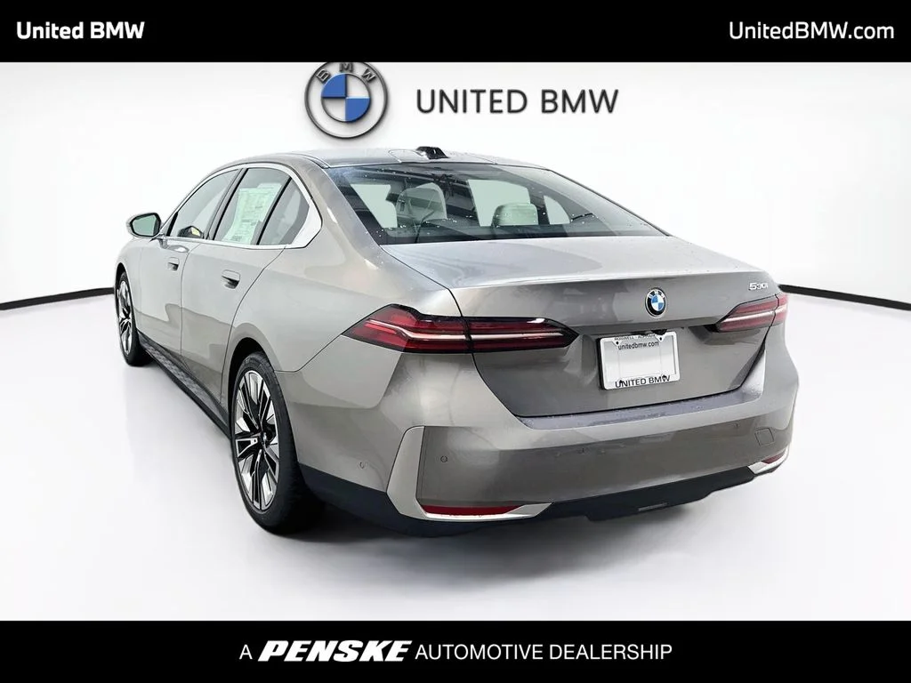 New 2027 Oxide Grey Metallic BMW 530i image 7