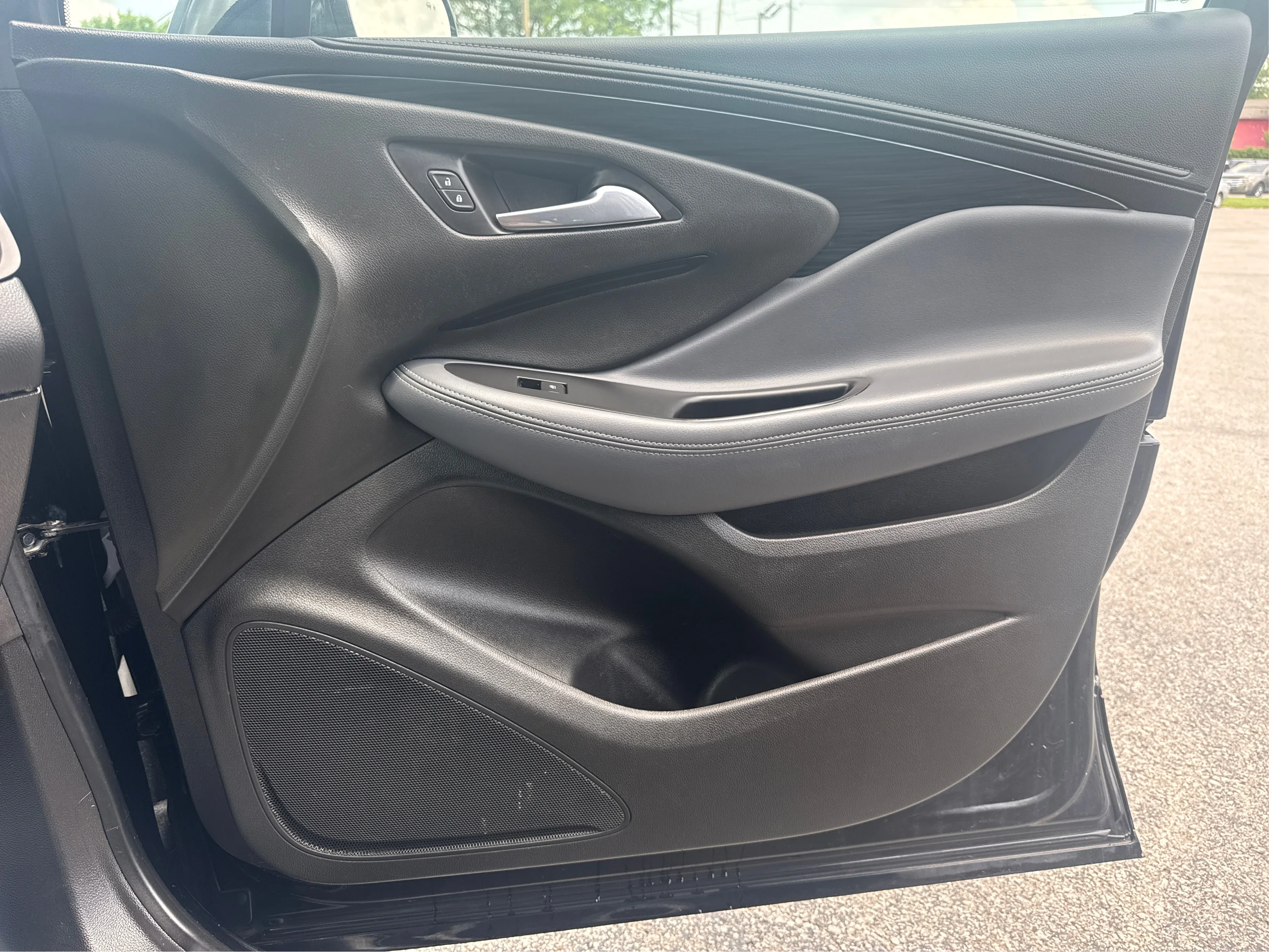Used 2019 Black Buick AWD Essence image 21