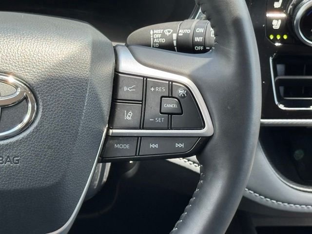 Used 2025  Toyota Platinum image 30