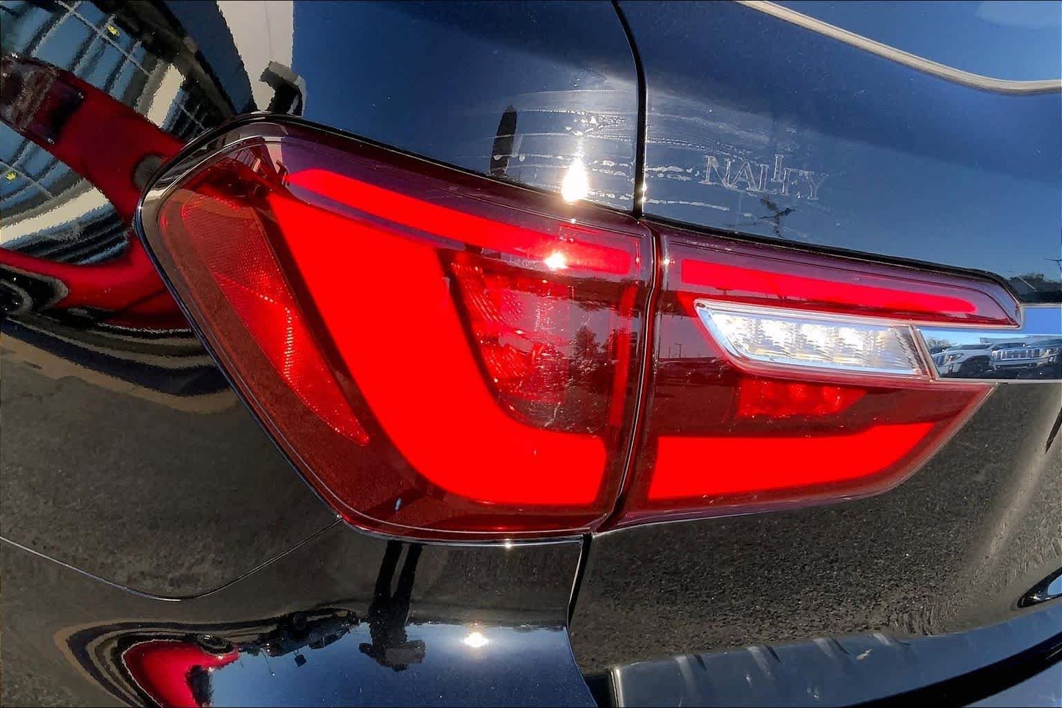 Used 2020 Black Obsidian INFINITI LUXE image 25