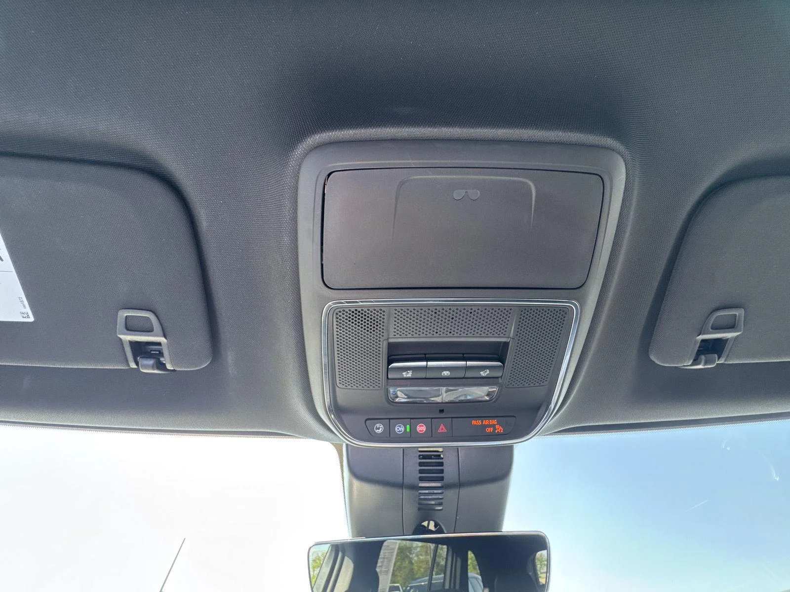 Used 2025 White Frost Tricoat Buick Avenir image 29