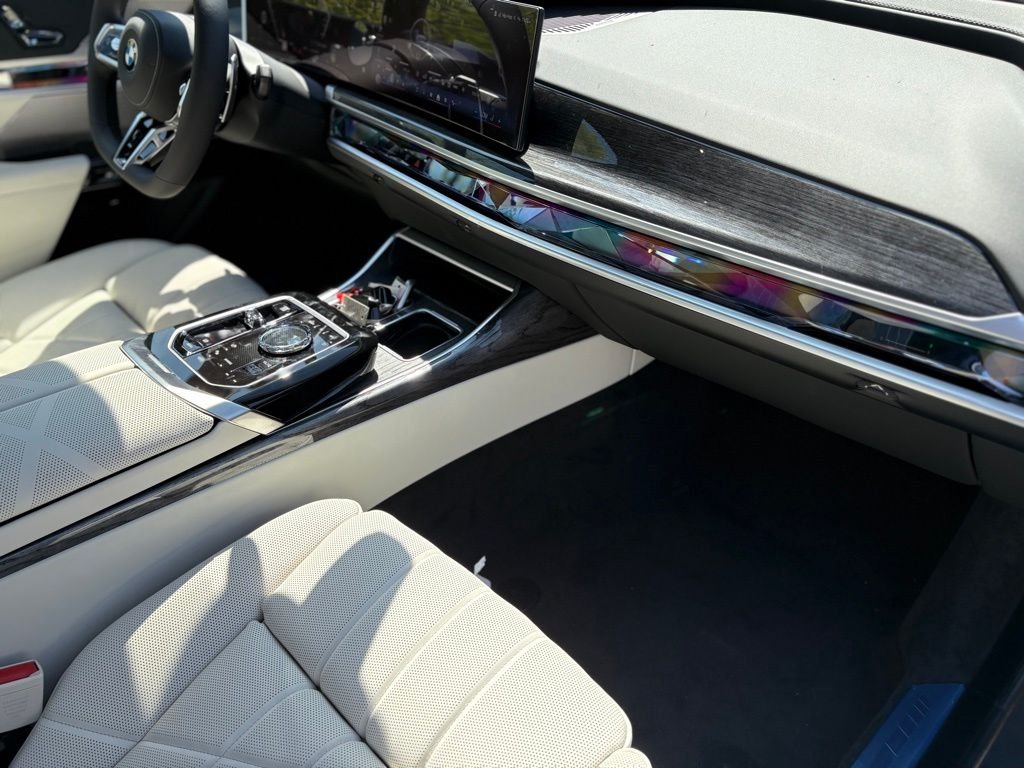 New 2025 Dravit Grey Metallic BMW 760i xDrive image 23