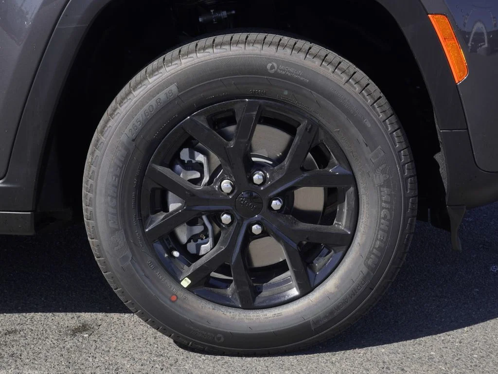 New 2026 Baltic Gray Metallic Clear-Coat Exterior Paint Jeep Altitude image 9