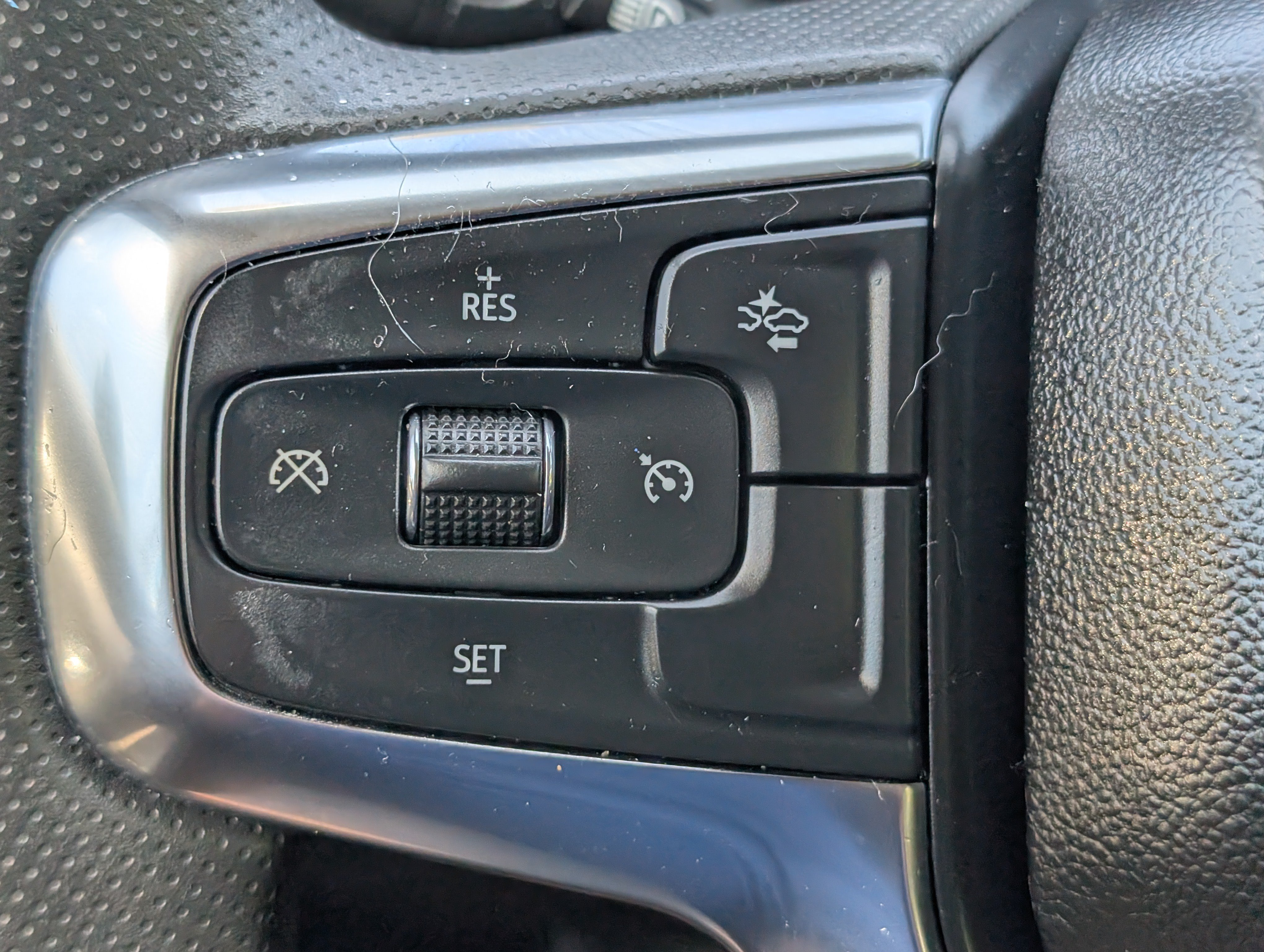 Used 2024 Summit White Chevrolet LT image 13