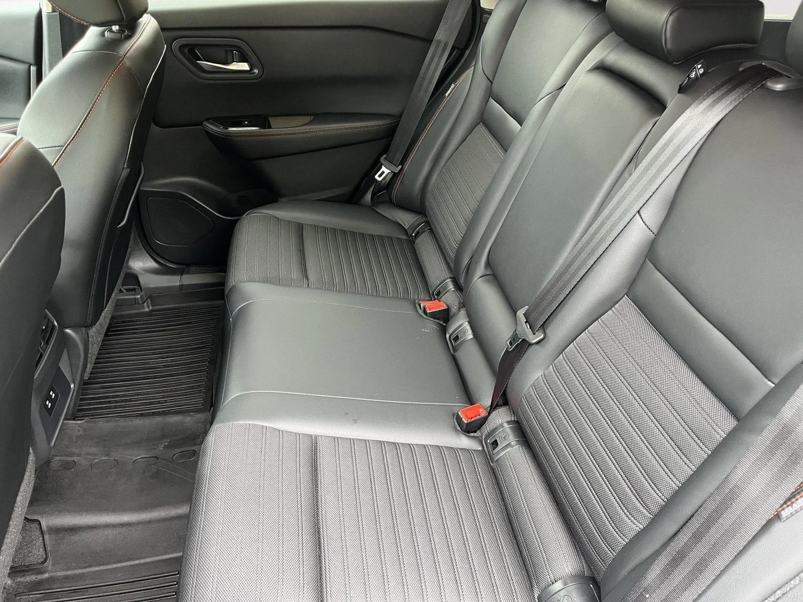 Used 2025 Boulder Gray Pearl Nissan Rock Creek image 13
