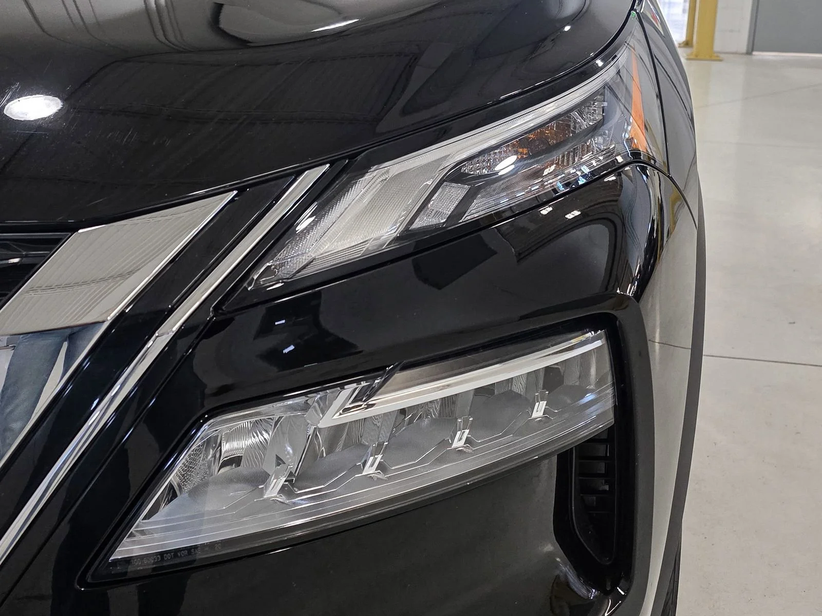 2023 Nissan Rogue SV - Photo 14
