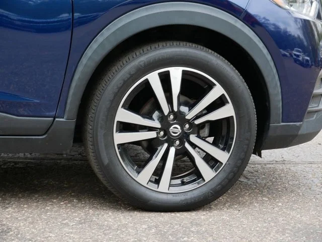 Used 2019 Blue Nissan SV image 7